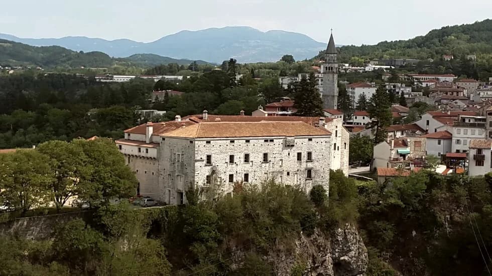 Panorama Pazina i Pazinske jame
